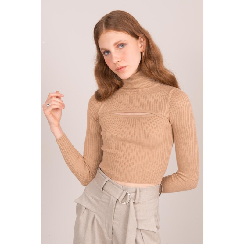 Fashionhunters BSL Camel žebrovaný rolák s výřezem 107049700