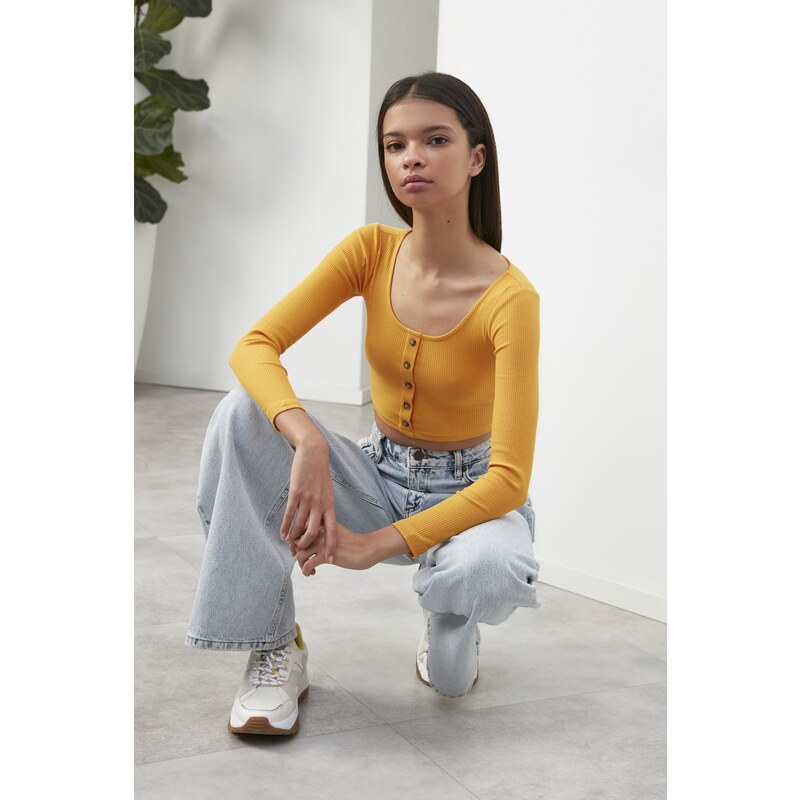 Trendyol Mustard Long Sleeve Crew Neck Buttoned Crop Knitted Blouse