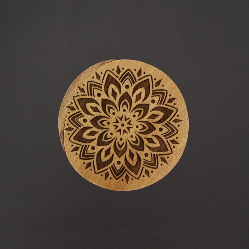 AMADEA Dřevěná krabička kulatá mandala, masivní dřevo, 8 cm, český výrobek