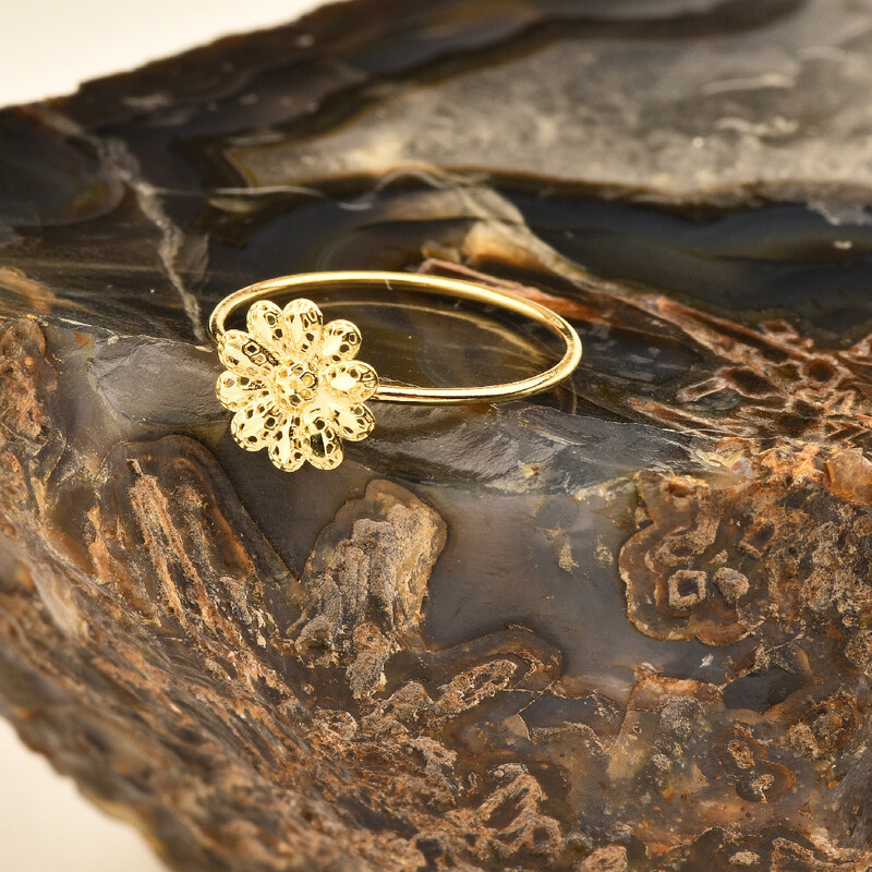 Lillian Vassago Celozlatý prsten s květinou LLV95-GR037