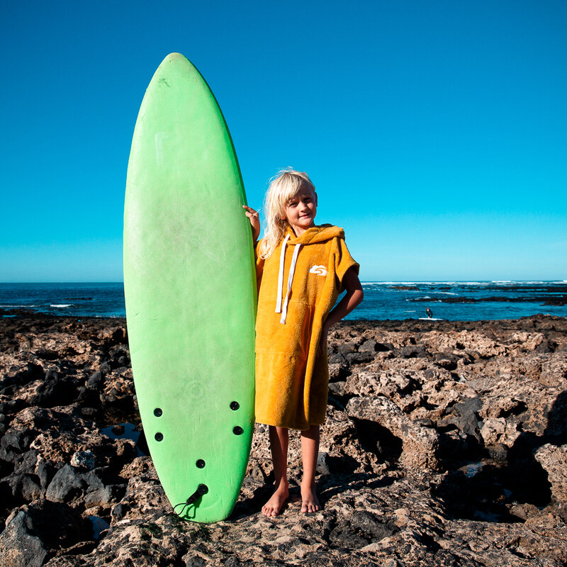 SURF DREAM Surf pončo dětské okrové z bambusového froté