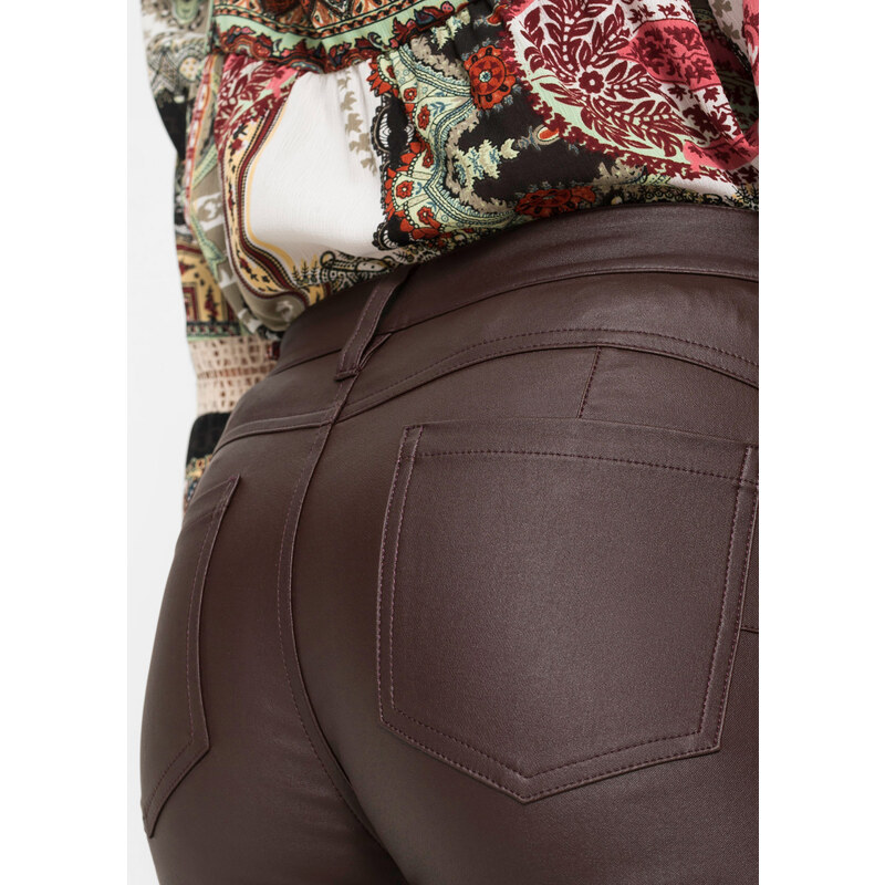 bonprix Strečové kalhoty push-up s povrchovou úpravou Hnědá