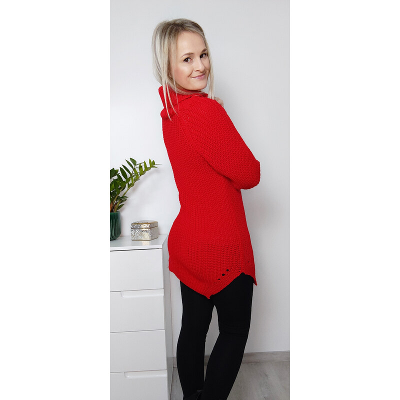 Červený pletený svetr s rolákem