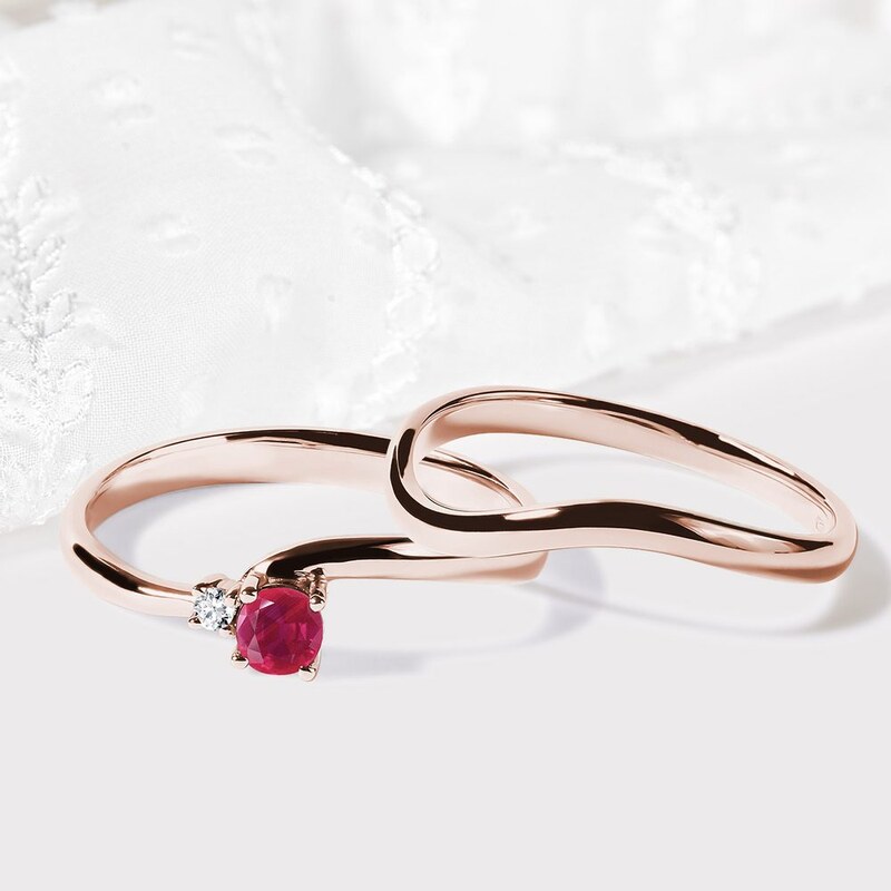 Briliantový prsten waves s rubínem v růžovém zlatě KLENOTA K0769034