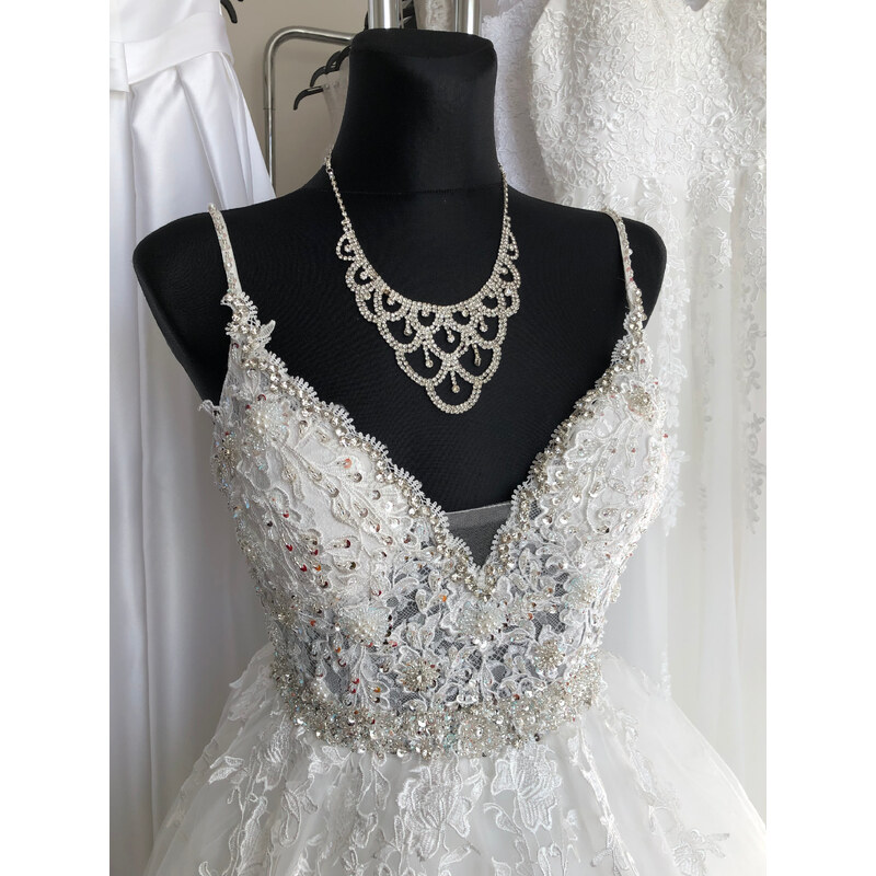 luxusní svatební šaty s tylovou sukní Kelly
