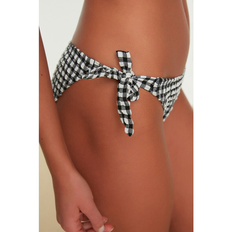 Trendyol Black Gingham Bikini Spodní díl s texturovanou kravatou Regular Leg