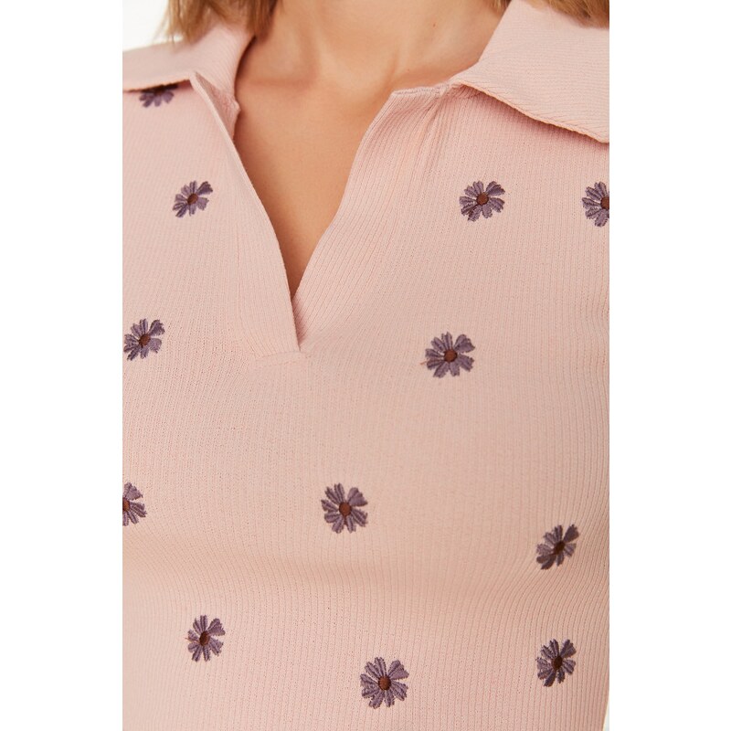 Trendyol Powder Powder Embroidery Detail Polo Neck Fitted/Situated Ribbed Crop Knitted Blouse