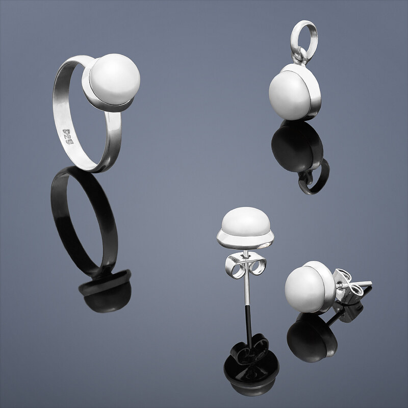 Buka Jewelry Perlová souprava Buka Buka Tiga (náušnice, přívěsek a prsten) – bílá 843