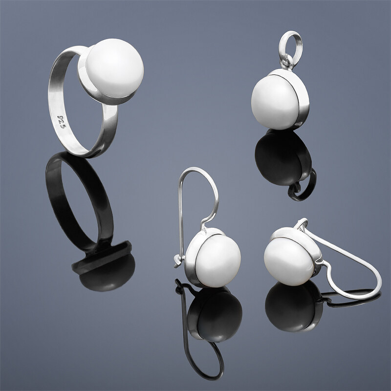 Buka Jewelry Perlová souprava Buka Buka Tiga (náušnice, přívěsek a prsten) – bílá 840