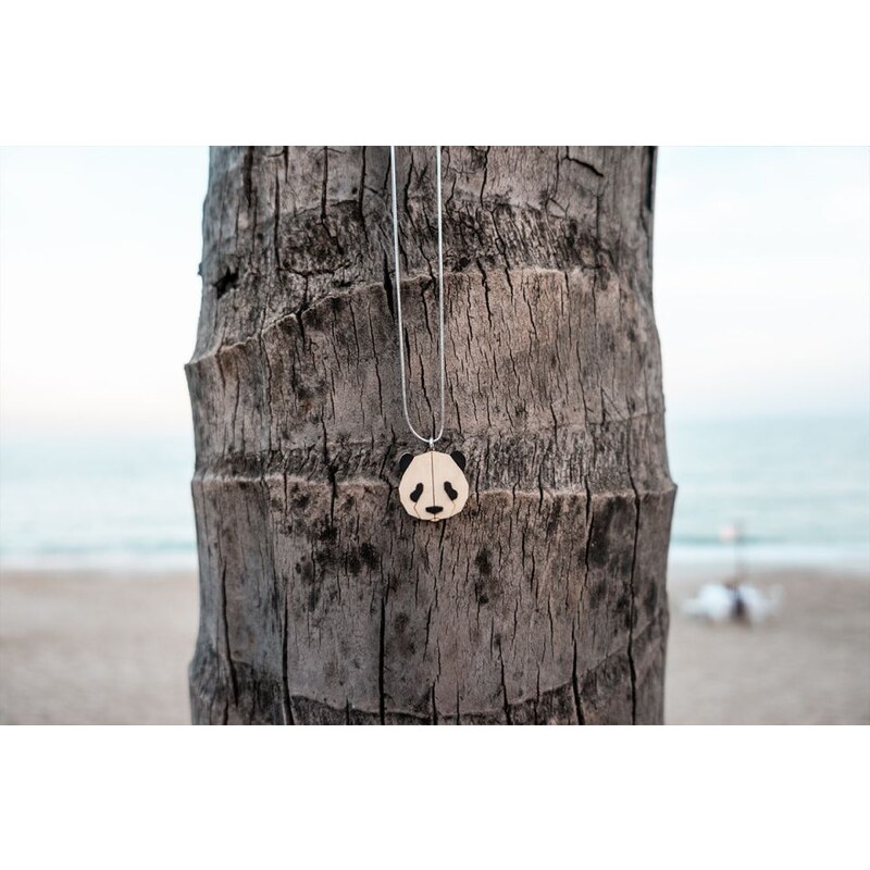 Dřevěný přívěsek BeWooden Panda Pendant na krk