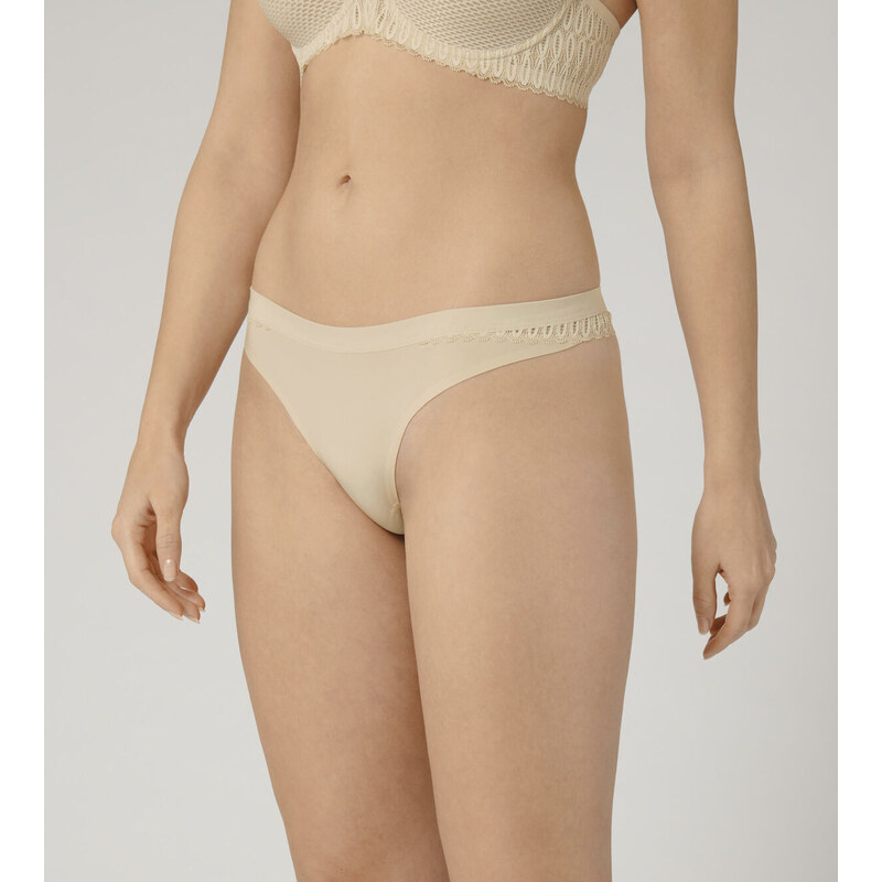 Dámské tanga Aura Spotlight High Leg String - Triumph 75743994