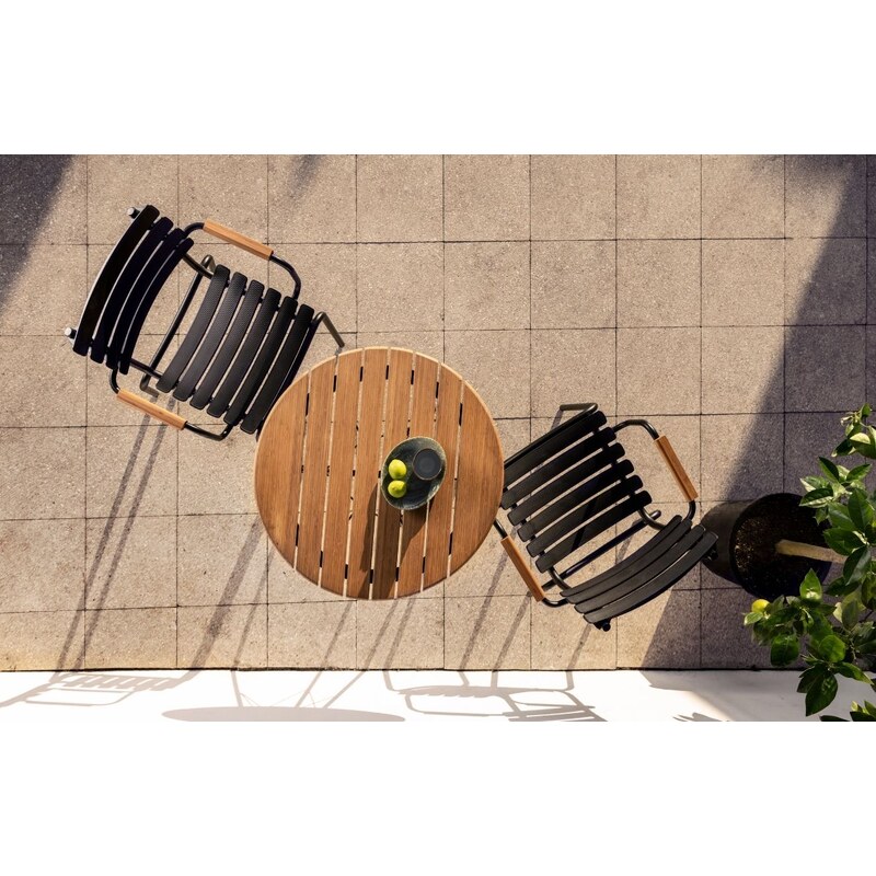 Černá plastová zahradní židle HOUE ReClips s bambusovými područkami