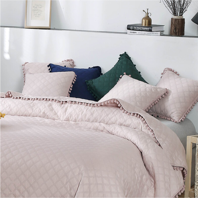 Edoti Quilted bedspread Pompoo A735