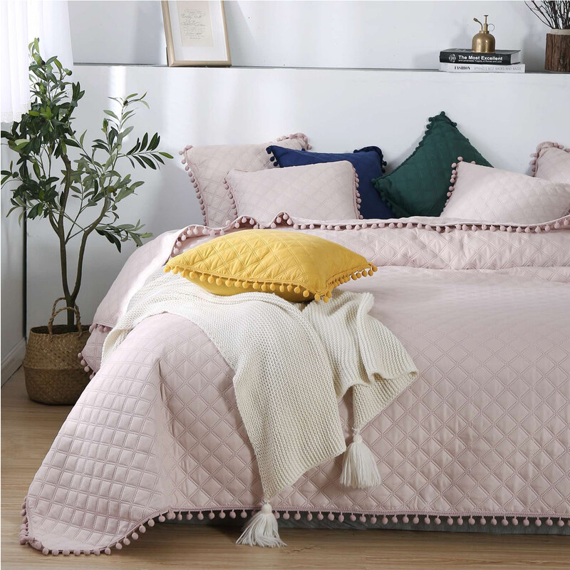 Edoti Quilted bedspread Pompoo A735