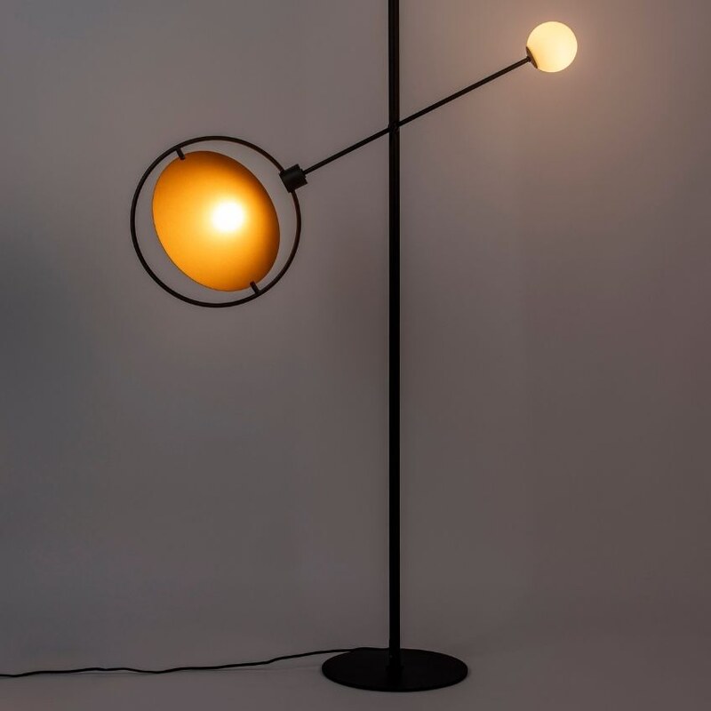 Černo zlatá kovová stojací lampa ZUIVER SIRIUS 141 cm