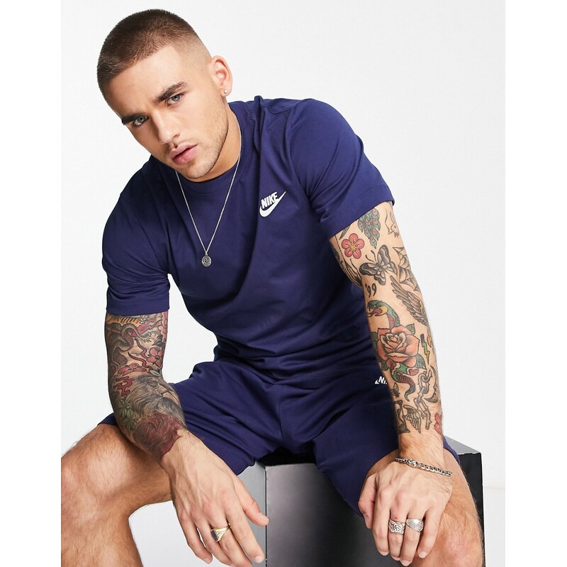 Nike Club t-shirt in navy