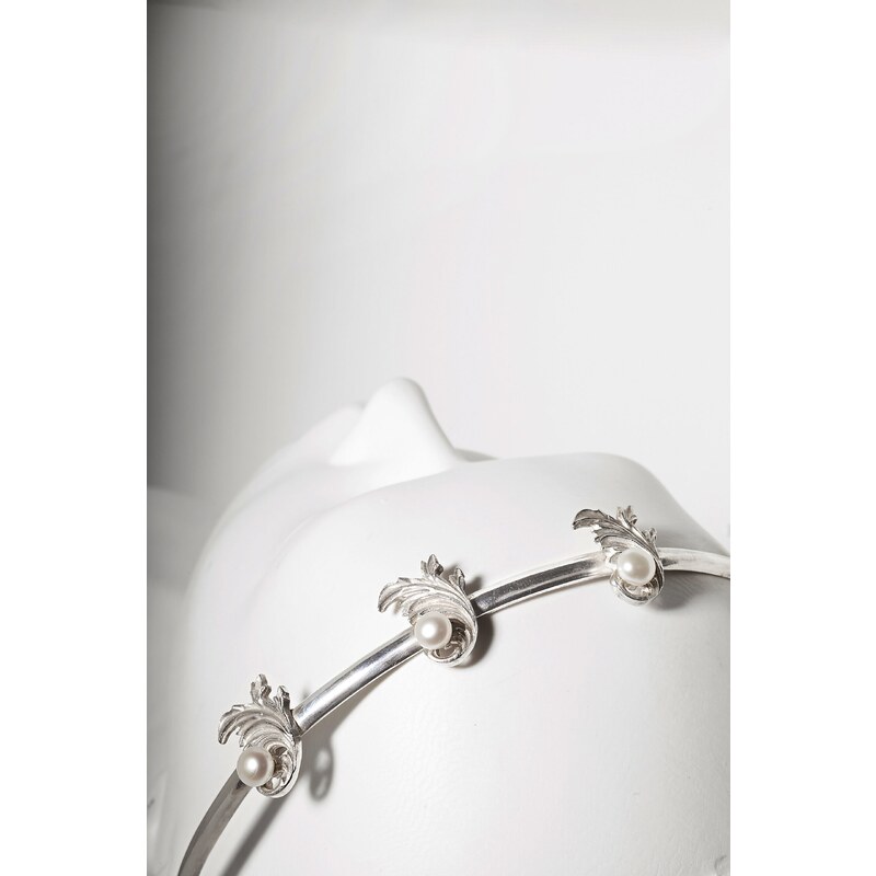 Klára Bílá Jewellery Svatební stříbrná čelenka do vlasů - ručně vyráběná v ČR Barok s perlami Barva perly: Bílá