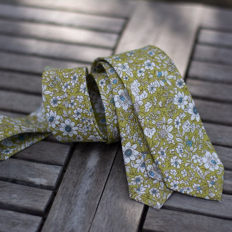 Obleč oblek Olivová květinová pánská kravata