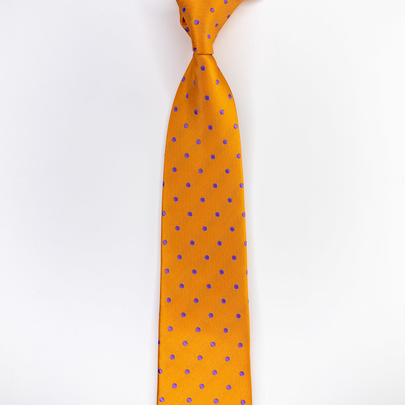 Obleč oblek Meruňková pánská kravata s fialovými puntíky