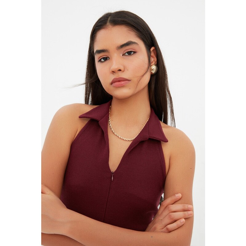 Trendyol Burgundy Fit Polo Neck Mini žebrované flexibilní pletené šaty