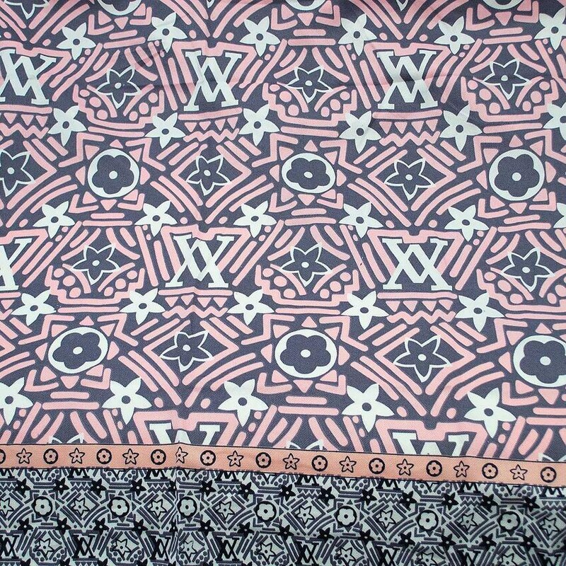 Velký šátek - šedo-růžový s potiskem