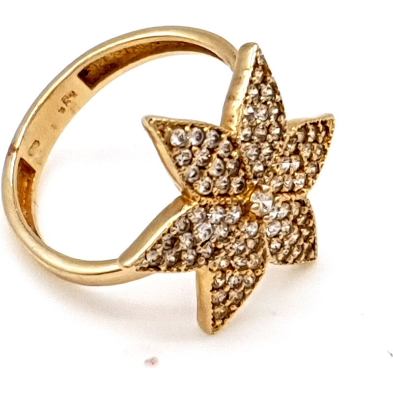 Masivní zlatý prsten ve tvaru hvězdy