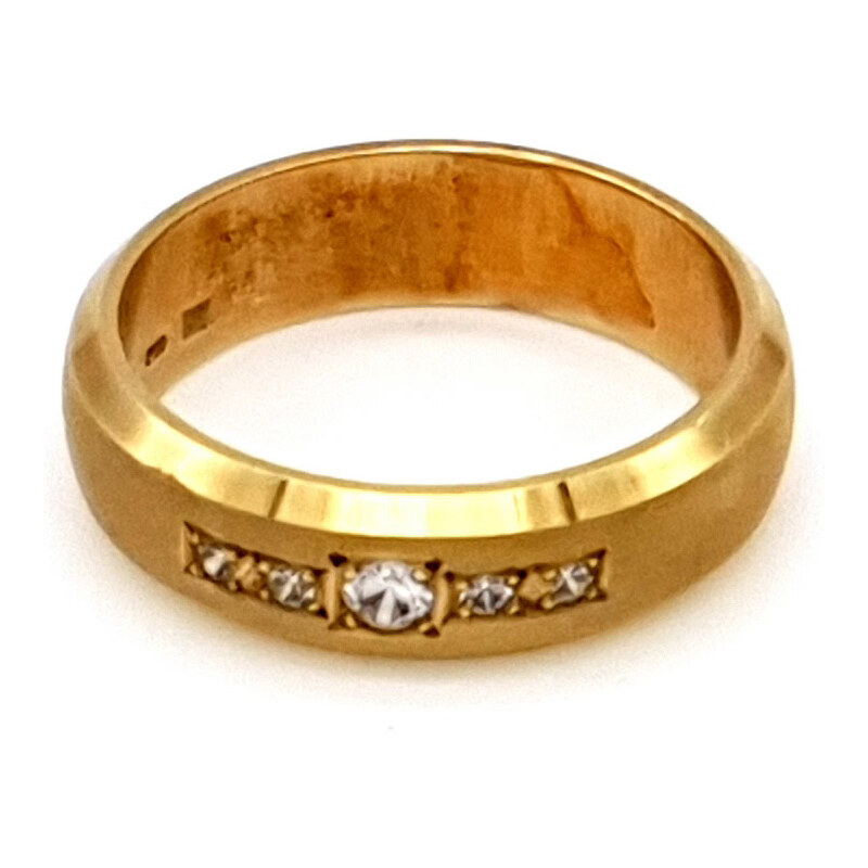 Masivní prsten ze žlutého zlata se zirkony