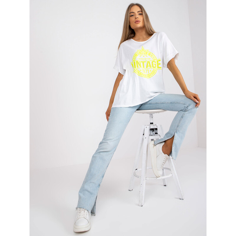 Fashionhunters Bílé a žluté dámské tričko s aplikací a potiskem