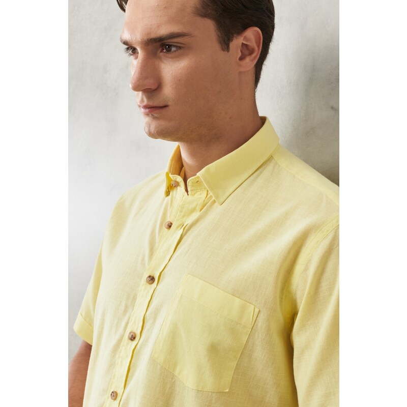 AC&Co / Altınyıldız Classics Men's Light Yellow Comfort Fit Comfy Cut Buttoned Collar Linen-Looking 100% Cotton Short Sleeve Shirt.