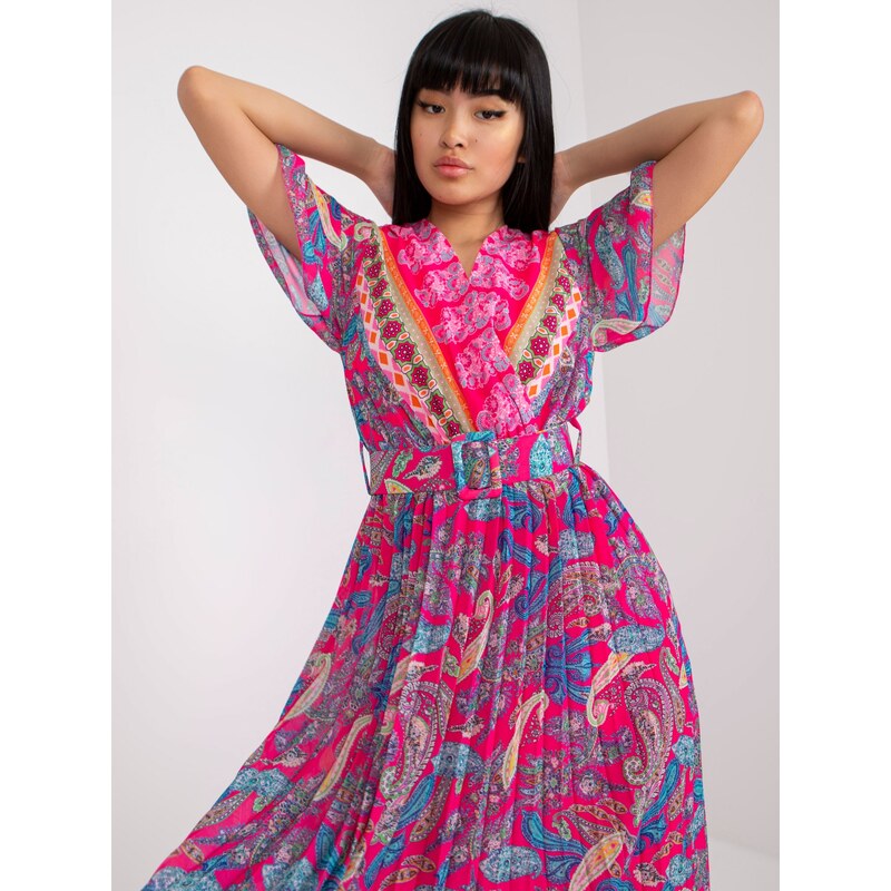 Fashionhunters Jednovelikostní růžové plisované šaty s orientálním motivem