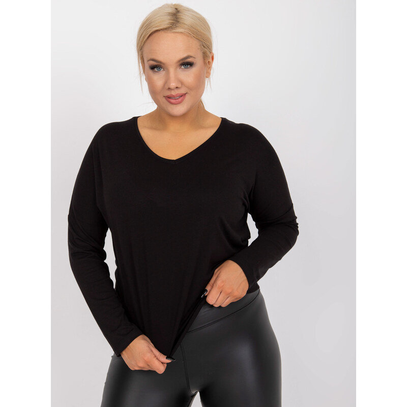 Fashionhunters Černá hladká halenka plus size velikosti s dlouhým rukávem Elisa