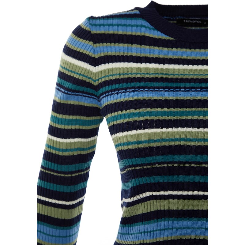 Trendyol Navy Blue Crop Knitwear Sweater