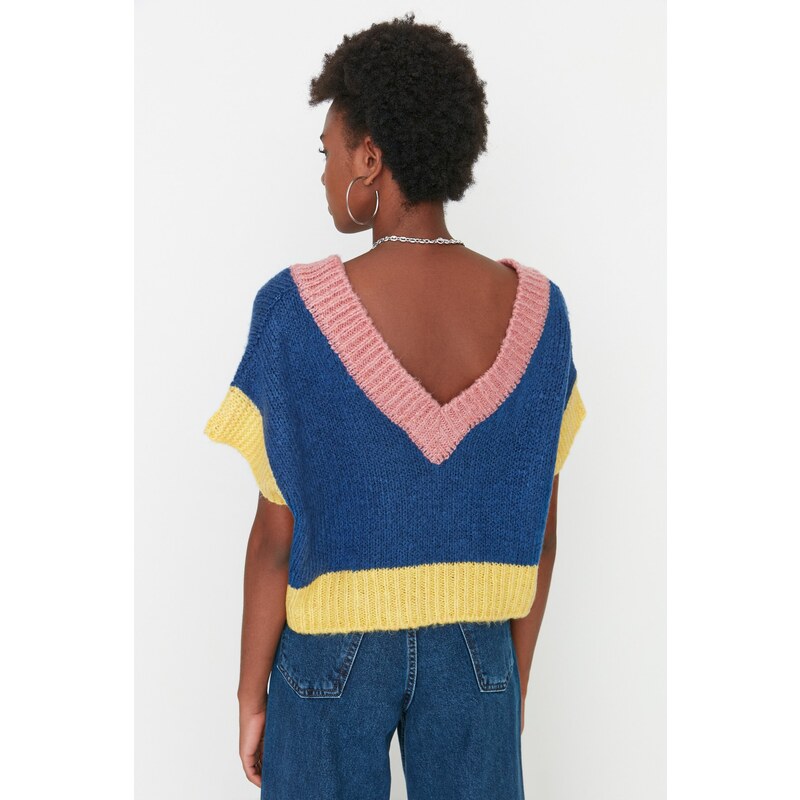 Trendyol Navy Blue Crop Měkký texturovaný pletený svetr s barevným blokem