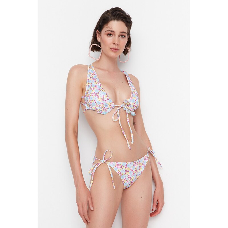 Trendyol křupavé bikini kalhotky s květinovým vzorem a detaily