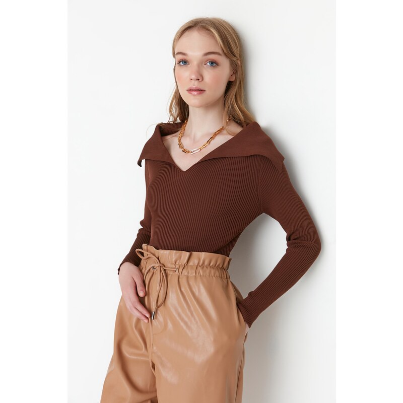 Trendyol Brown Collar Detailní pletený svetr