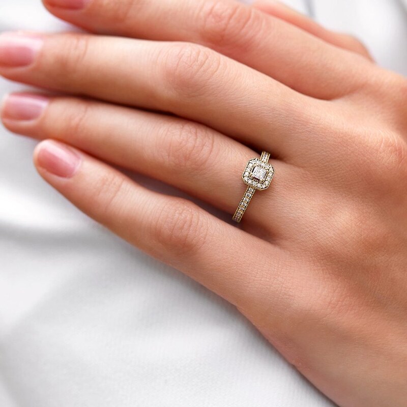 Diamantový zásnubní prsten ze žlutého zlata KLENOTA K0522013