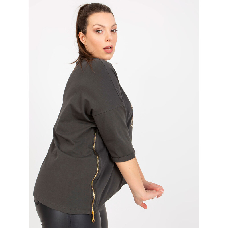 Fashionhunters Khaki dámská halenka plus size velikosti s 3/4 rukávem