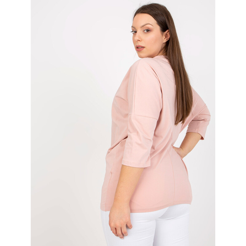 Fashionhunters Prašně růžová halenka plus size s potiskem