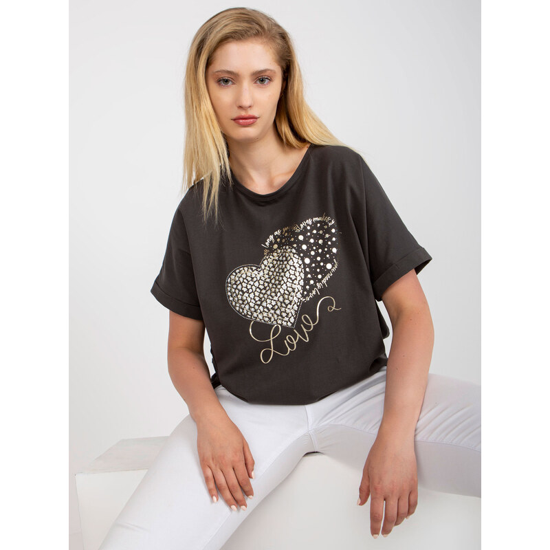 Fashionhunters Bavlněné khaki tričko větší velikosti s aplikací kamínků