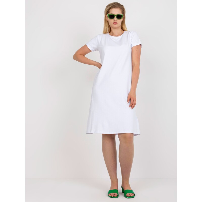 Fashionhunters Bílé bavlněné šaty větší velikosti s volánem vzadu