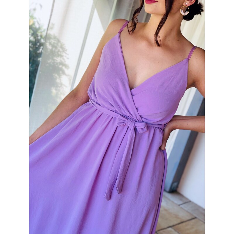 Webmoda Dámské šaty s volánem a páskem na ramínka - fialové