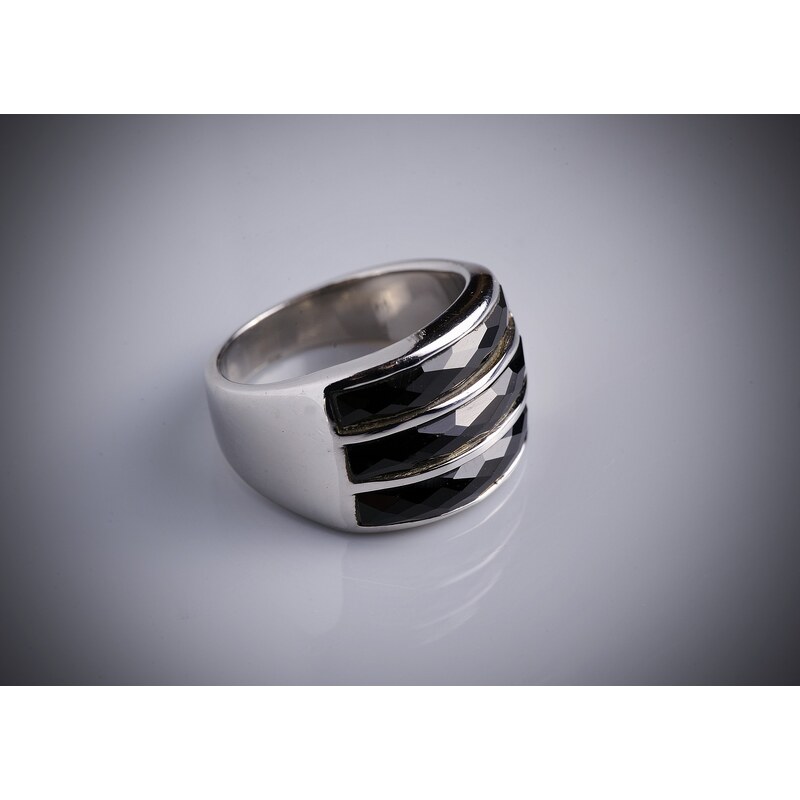 Stříbrný prsten s onyxem PK002