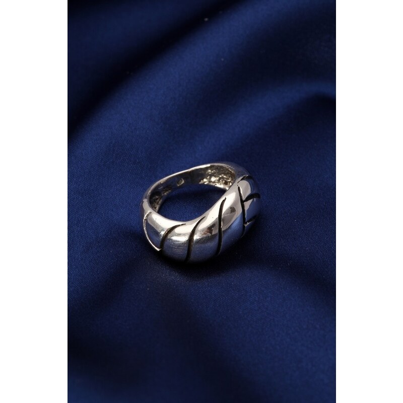 Stříbrný prsten PS048