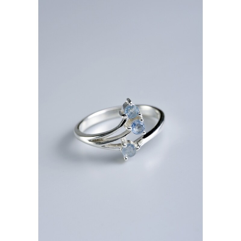 Stříbrný prsten se safíry PK011