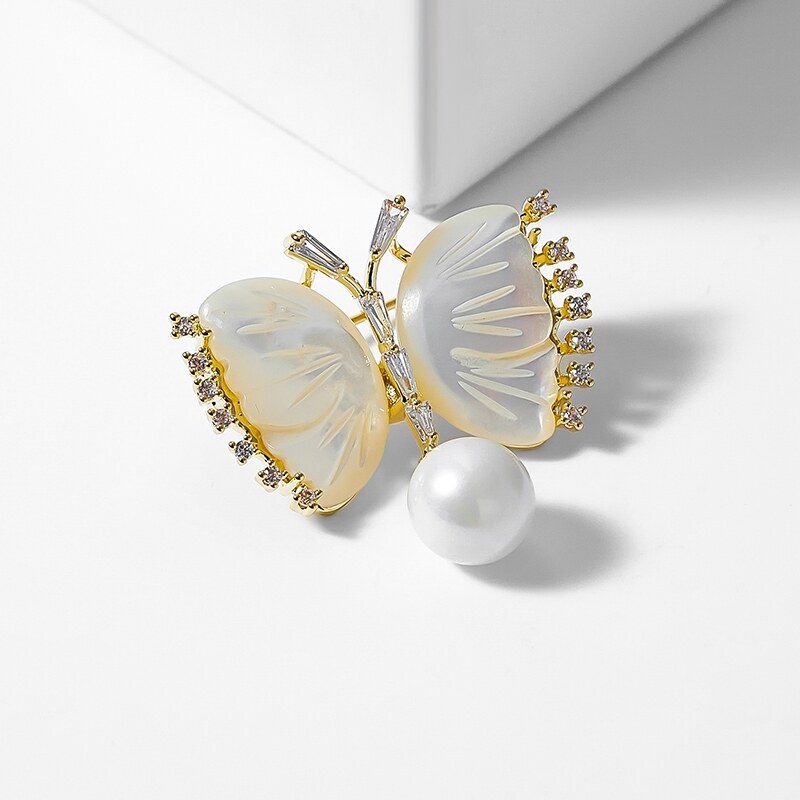Éternelle Brož s perlou Luren - motýl