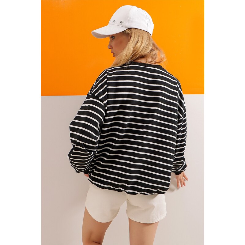 Trend Alaçatı Stili Women's Black and White Crew Neck Striped Two Thread Oversize Sweatshirt