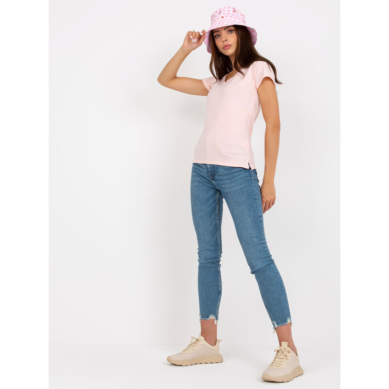 Fashionhunters Základní světle růžové tričko s výstřihem do V