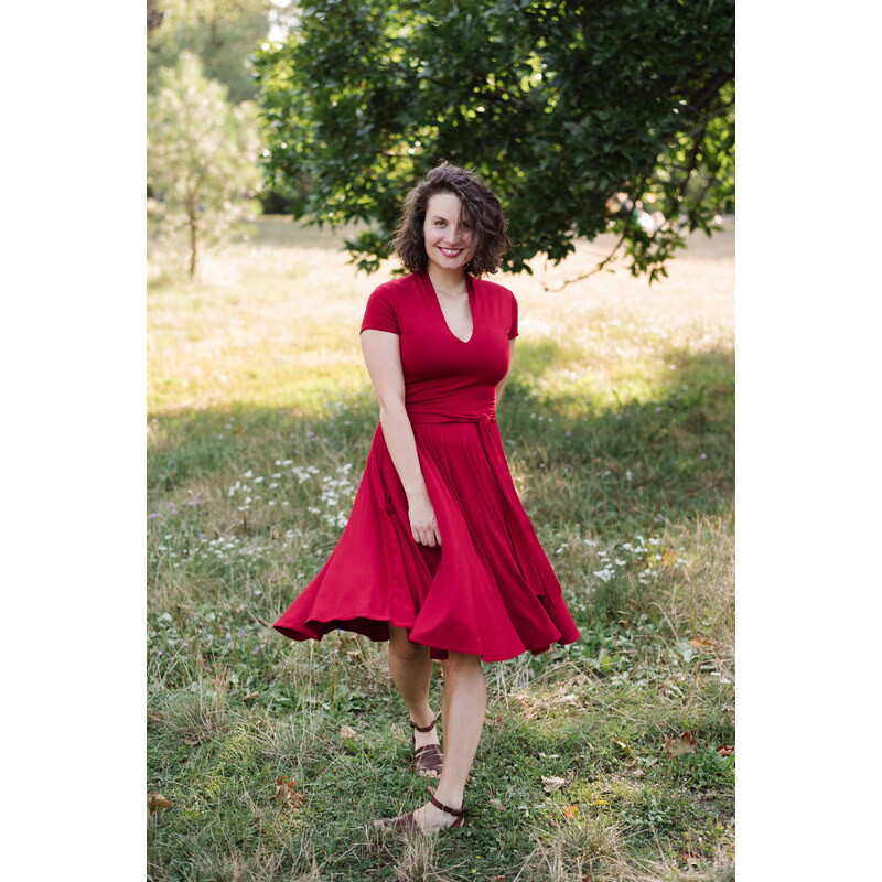 Šaty Osudová Odetta s kr. rukávem, nižší gramáž, tmavě červená