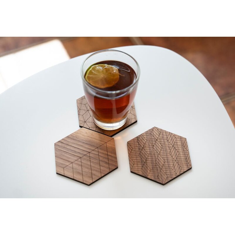 BeWooden Podložky pod nápoje Apis Coasters ze dřeva