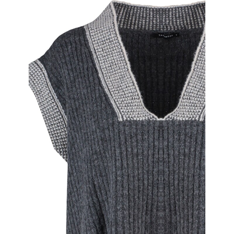 Trendyol antracitový široký střih s měkkým texturovaným barevným blokem pletený svetr